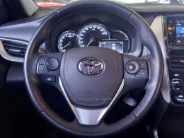 TOYOTA - YARIS - 2022/2022 - Branca - R$ 96.900,00