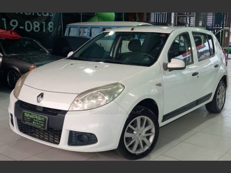 RENAULT - SANDERO - 2012/2012 - Branca - R$ 23.900,00