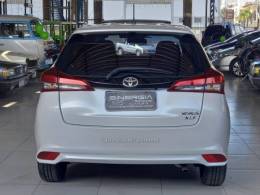 TOYOTA - YARIS - 2022/2022 - Branca - R$ 96.900,00