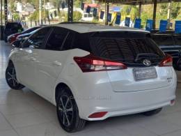 TOYOTA - YARIS - 2022/2022 - Branca - R$ 96.900,00