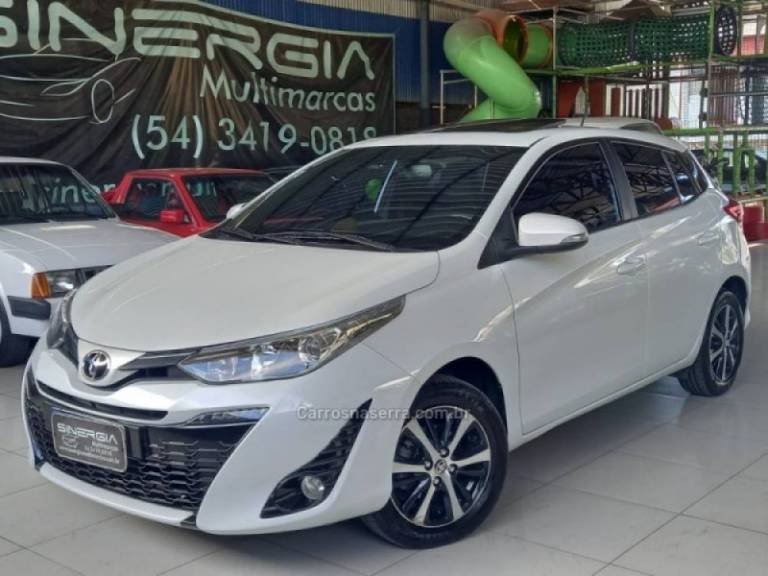 TOYOTA - YARIS - 2022/2022 - Branca - R$ 96.900,00